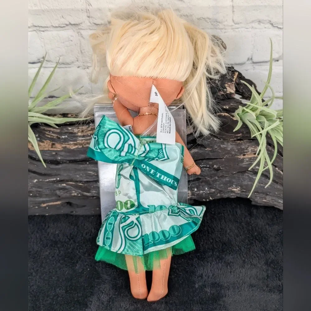 Na! Na! Na! Surprise Teens Carmen Linda Doll
